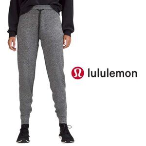 Lululemon Engineered Warmth Relaxed Fit Jogger Black White Size 6